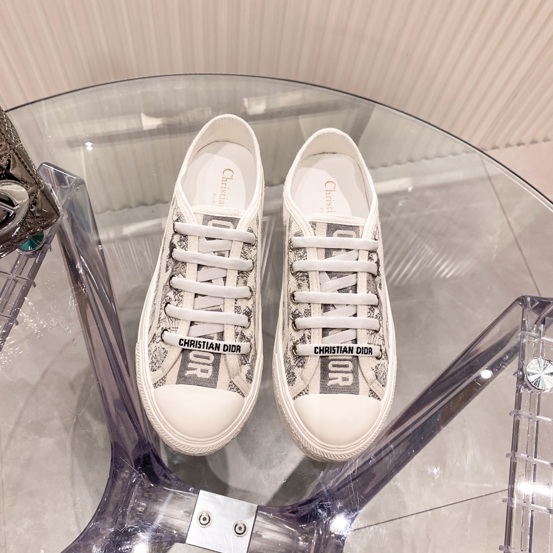 D design Trend Fashion Classic Comfy Canvas Flat Shoes