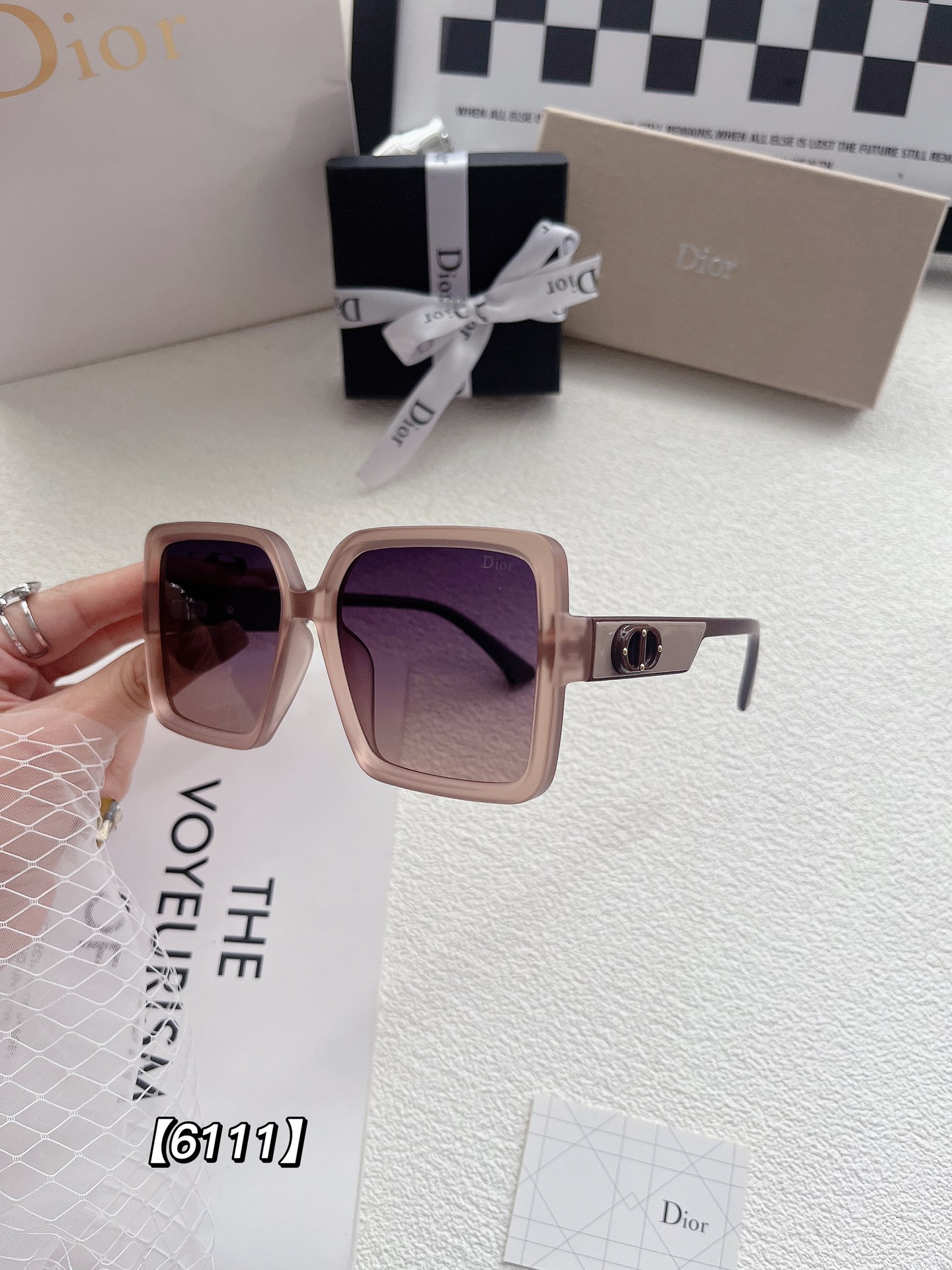 D logo fashion sunglasses