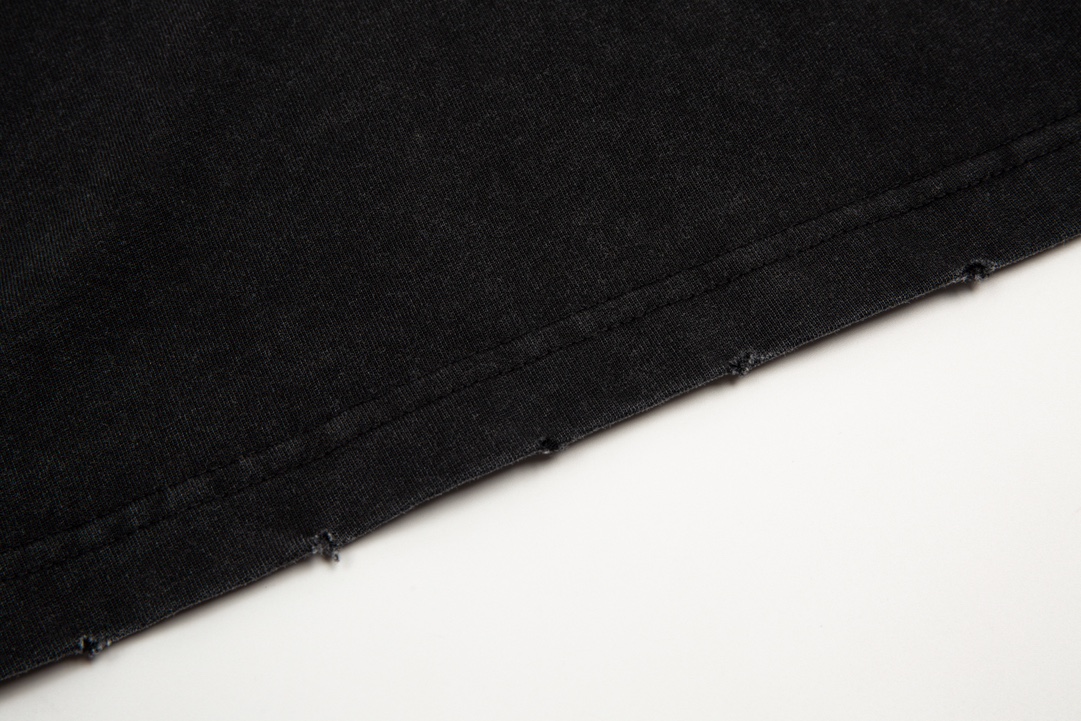 B design  2023 New Brand Design Dislocation Cotton Breathable Unisex Fashion T-shirt