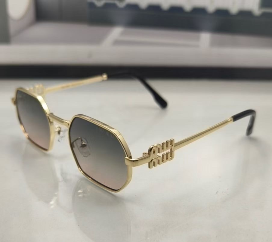 M design Fashion Sunglasses 17501