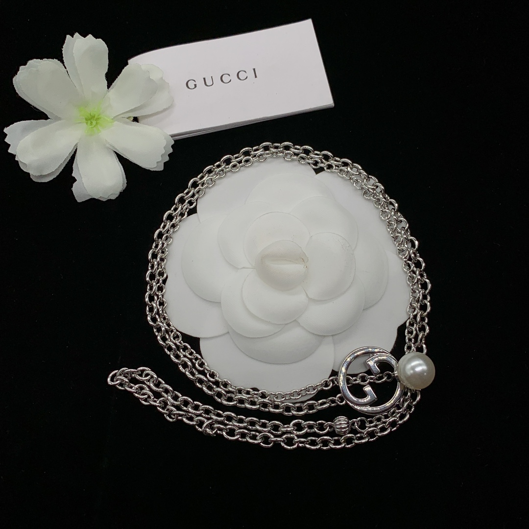 G design necklace