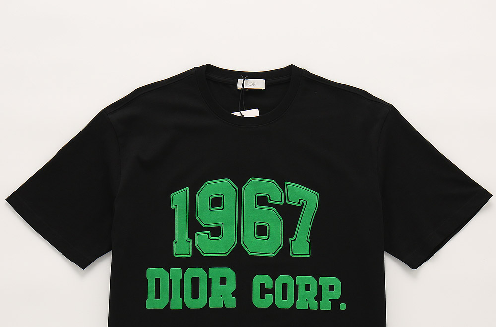 D designSummer New Design Round Neck Unisex Classic T-shirt