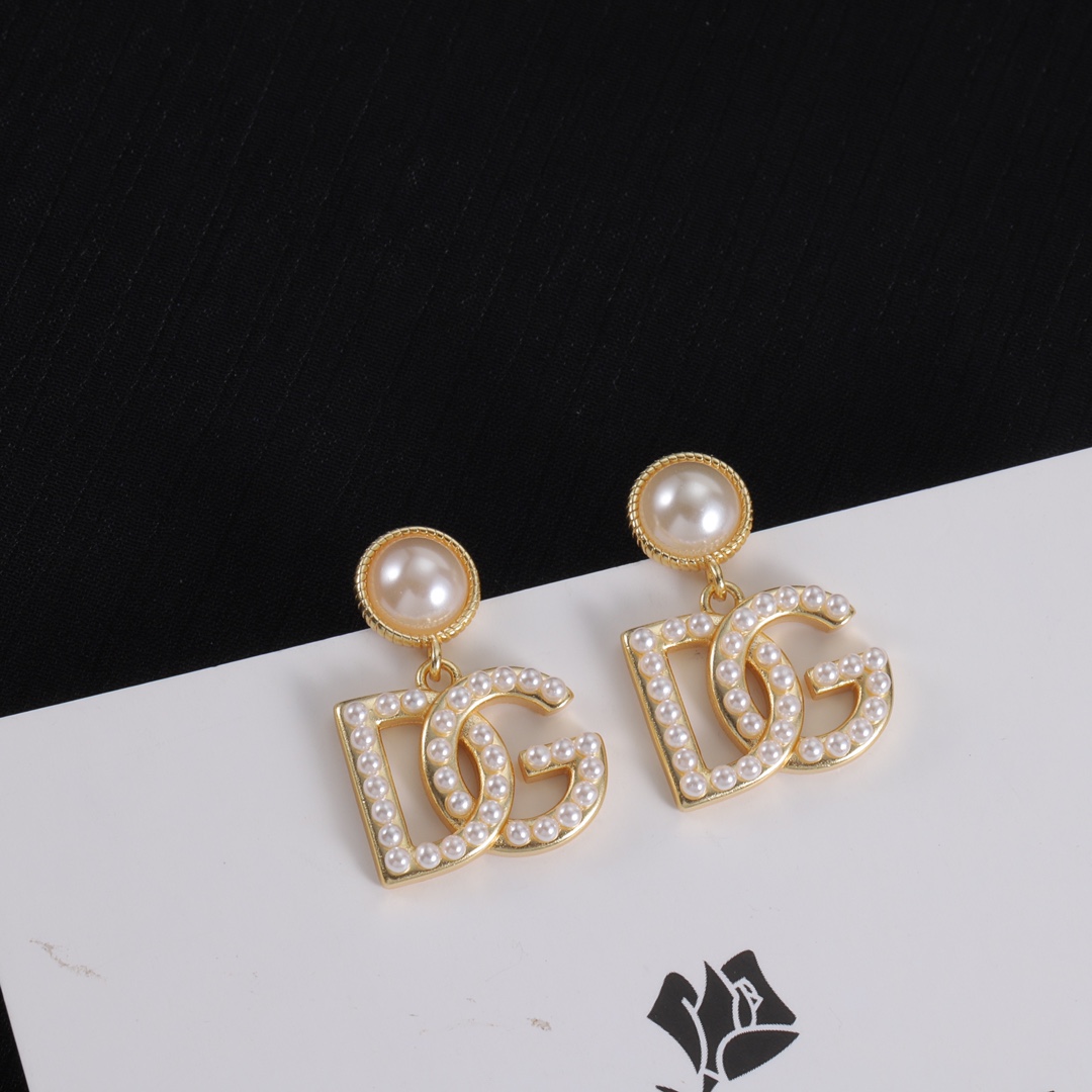 DG pearl earrings