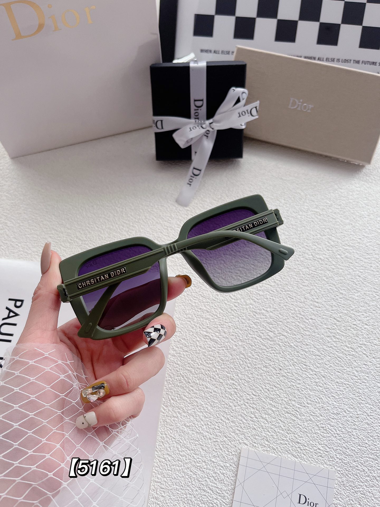 D logo New sunglasses