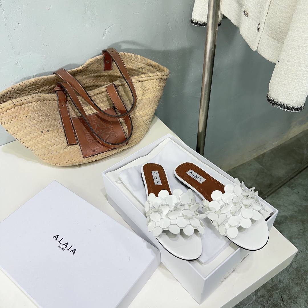 Alaia 2024 new round flower embellished flat sandals