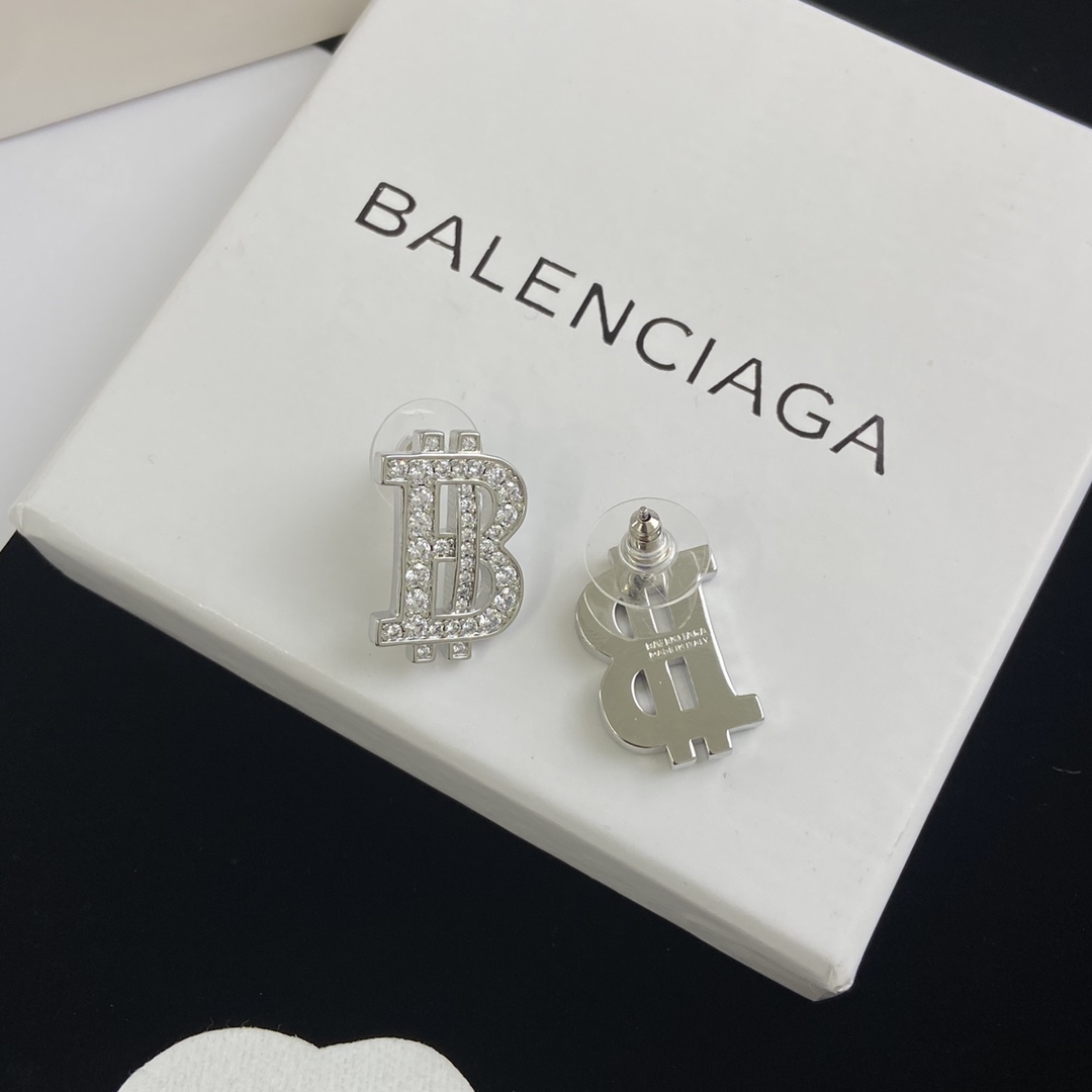 B design  fashion earrings