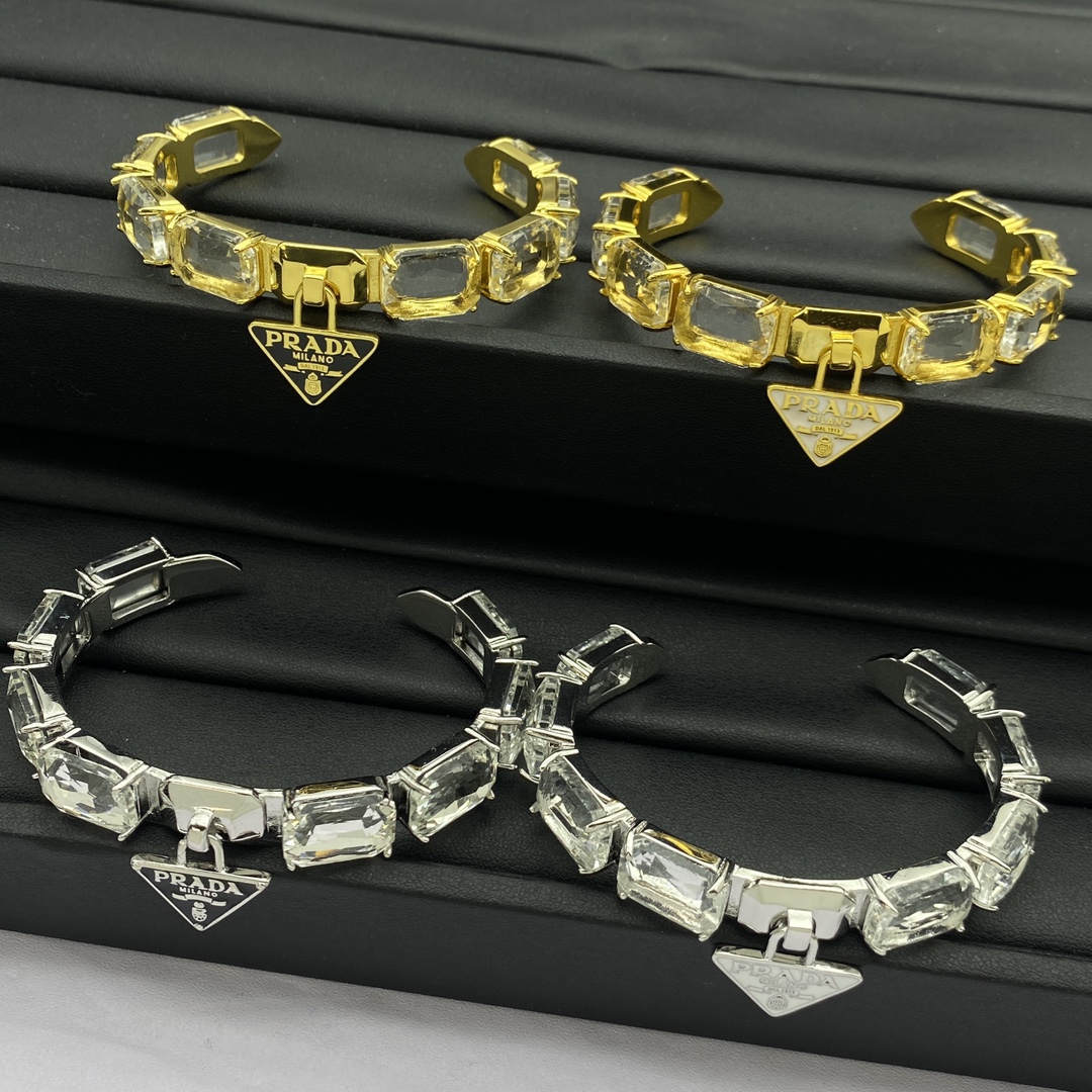 P design new metal bracelet