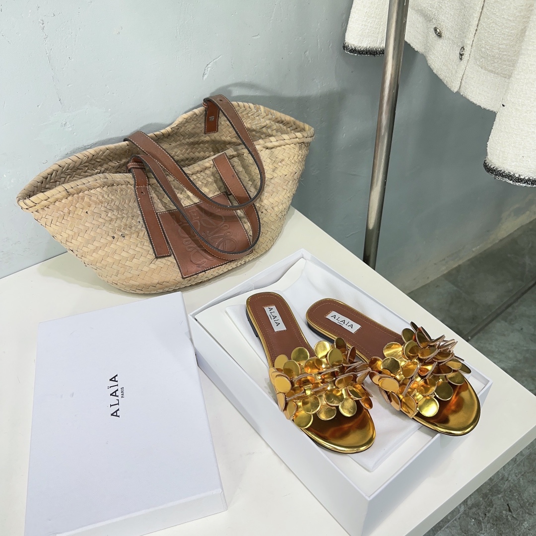 Alaia 2024 new round flower embellished flat sandals