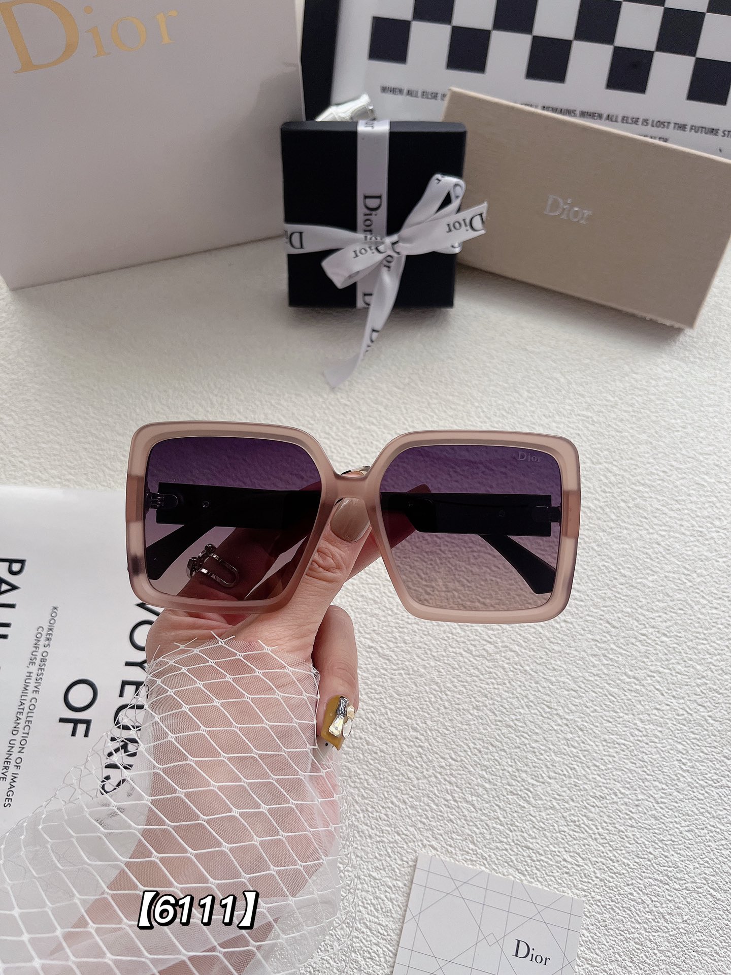 D logo fashion sunglasses