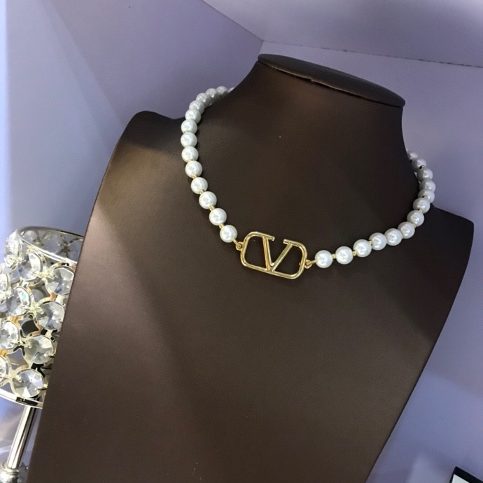 V styleMetal Logo Necklace with White Pearls