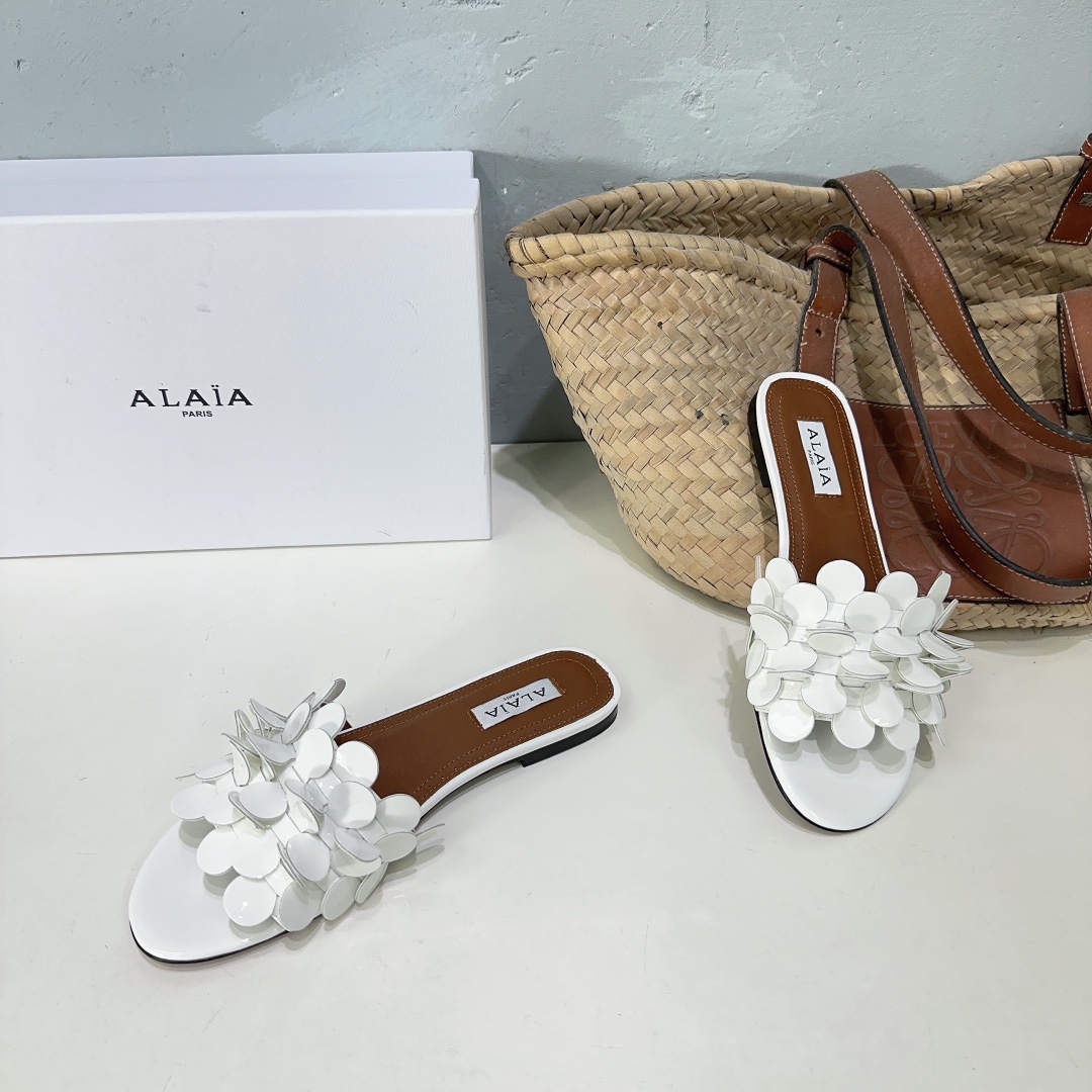 Alaia 2024 new round flower embellished flat sandals