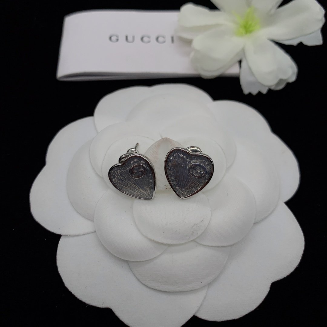 G design Love Earrings