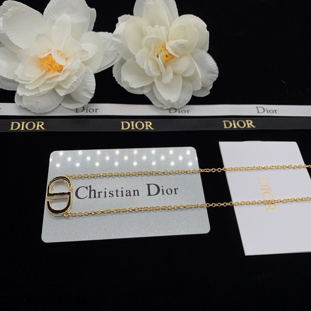 D designGold Necklace