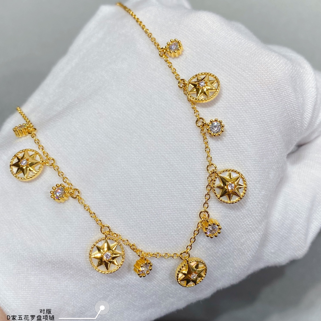 D designFive Flower Compass Necklace