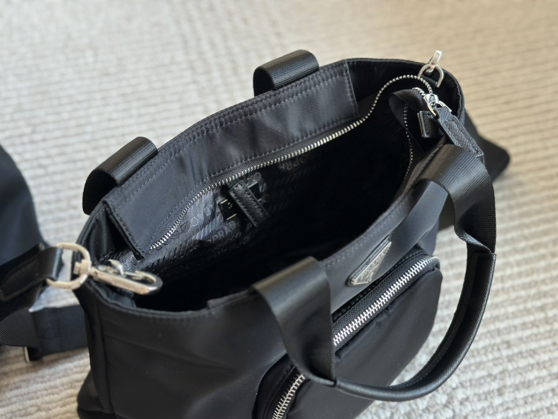 P design classic shopping bag