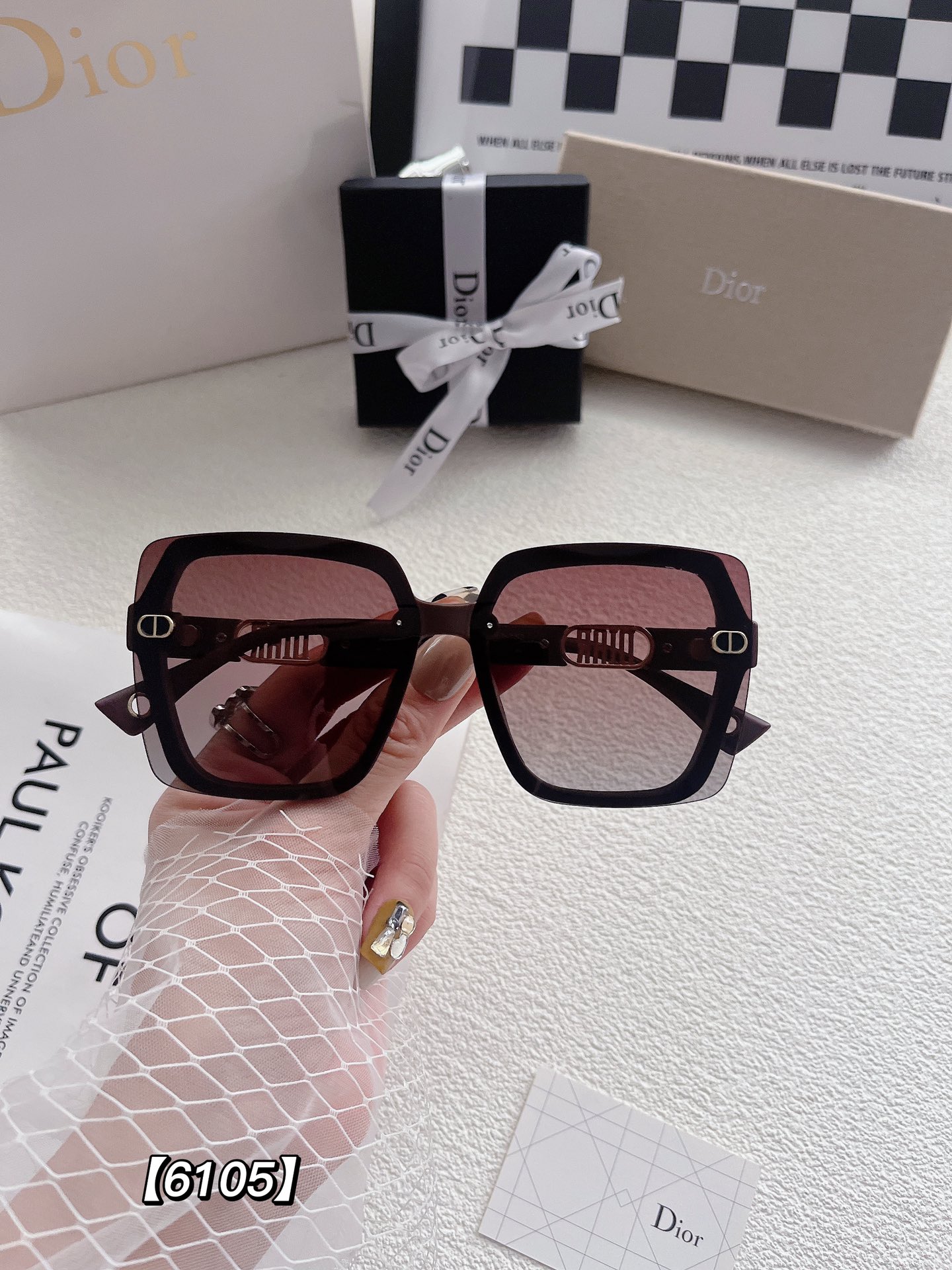 D logo women fashion sunglasses