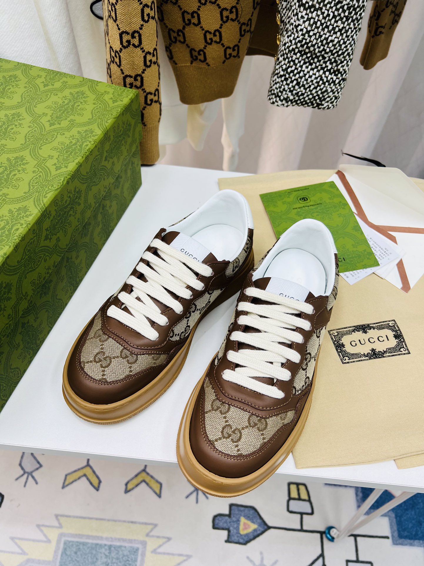 G design  Chunky B women's sneakers