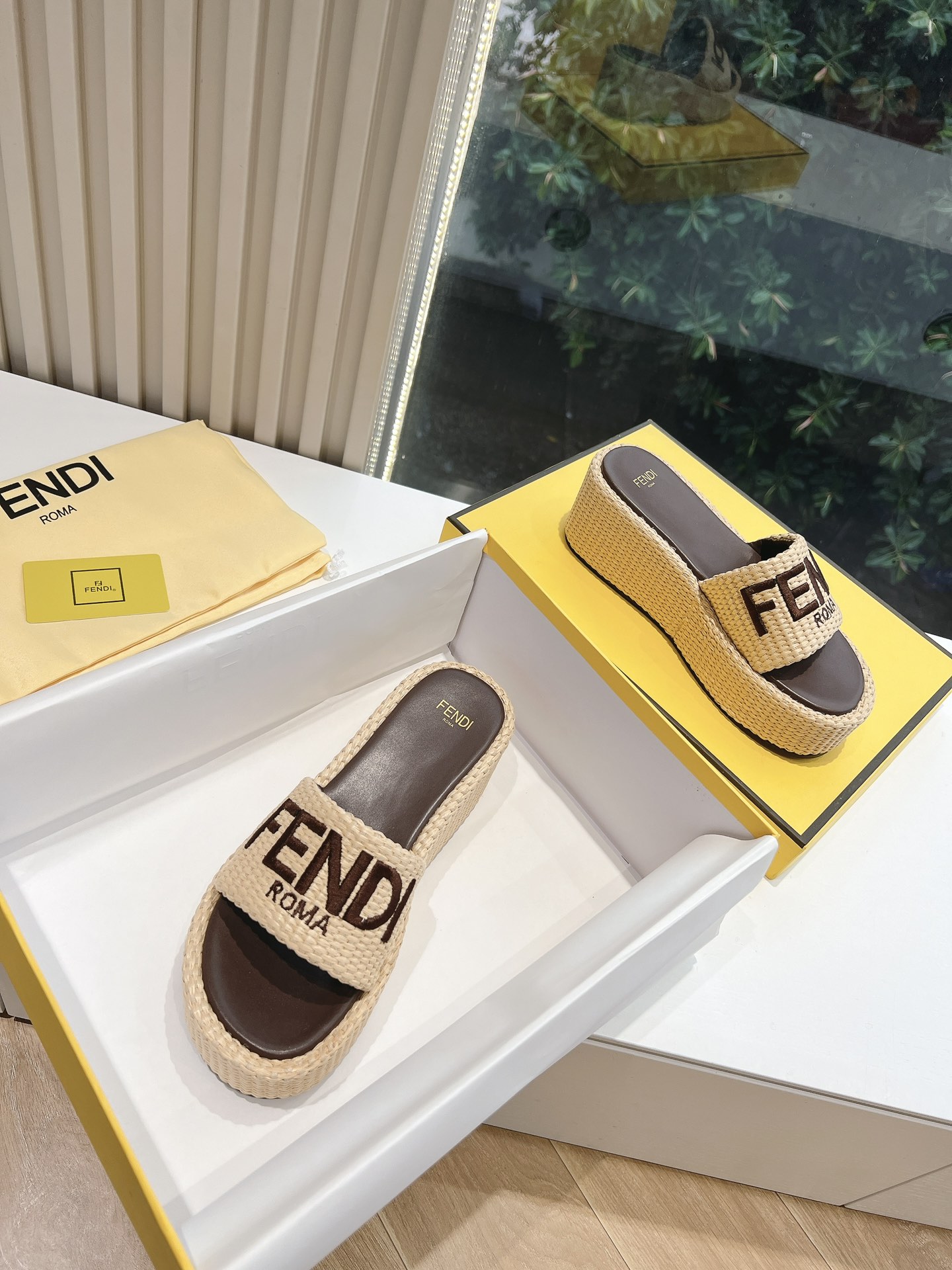 F design 's new season woven slippers