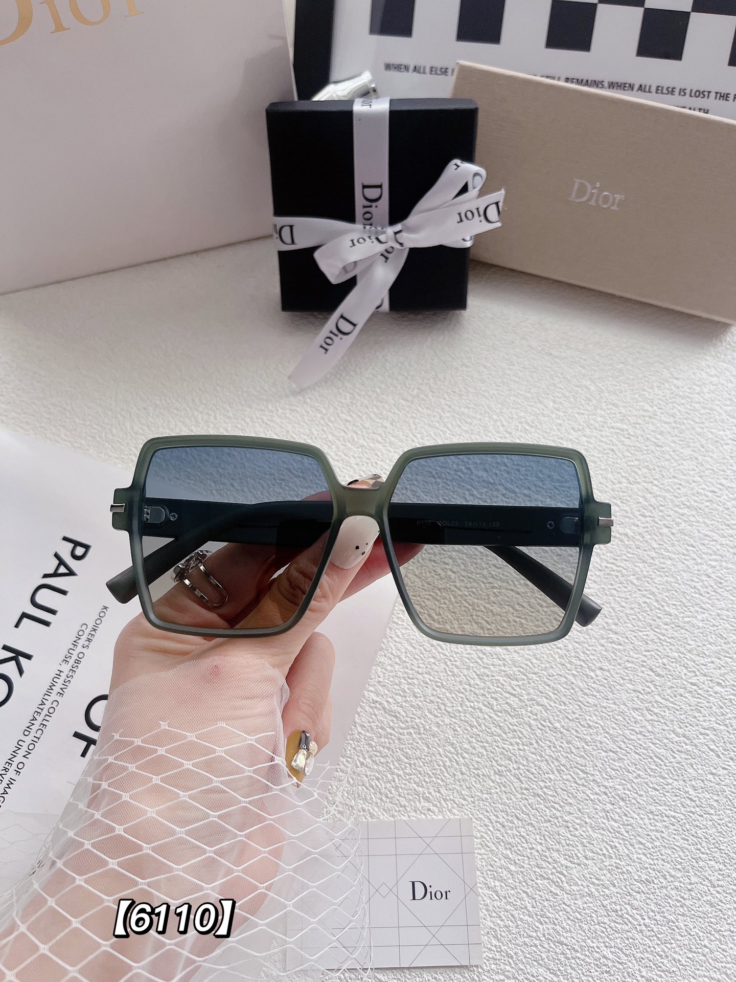 D logo fashion sunglasses
