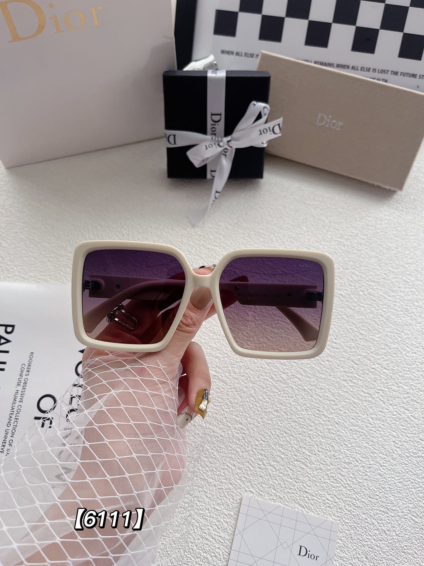D logo fashion sunglasses