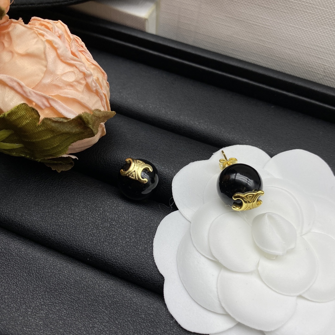 C logo  new earrings