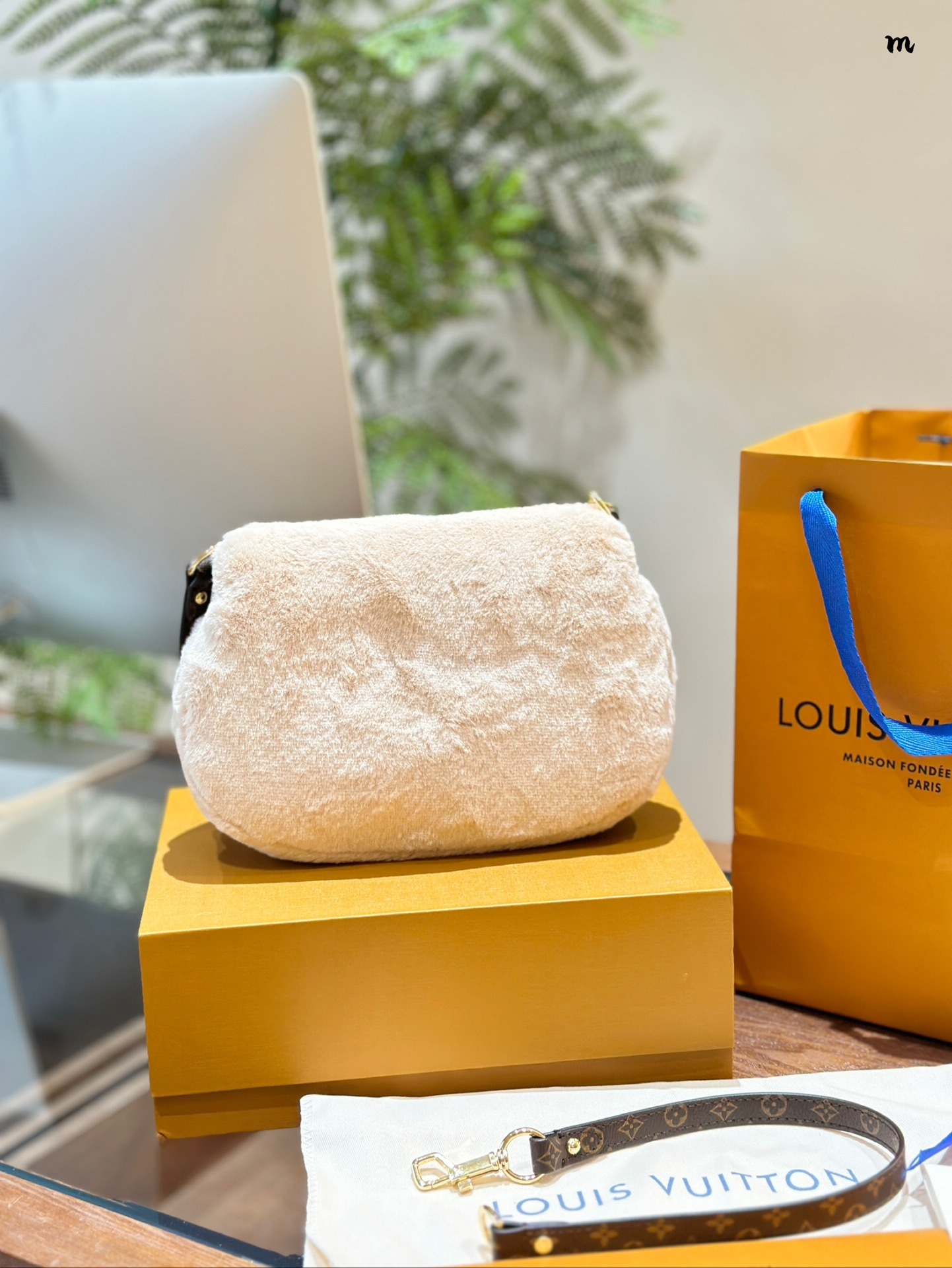 L design new ski series furry handbag