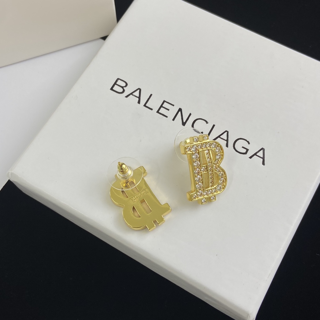 B design  fashion earrings