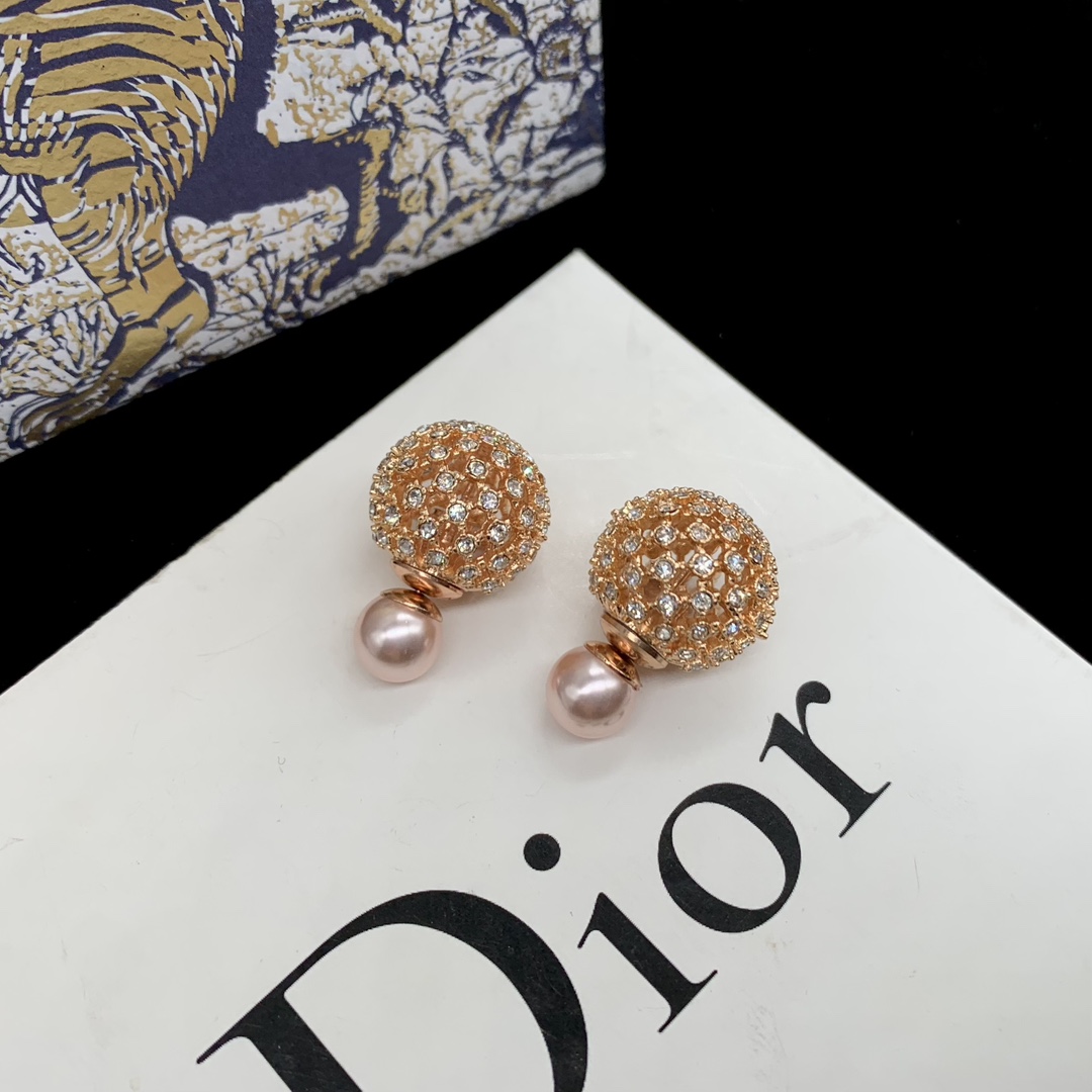 D designelegant earrings