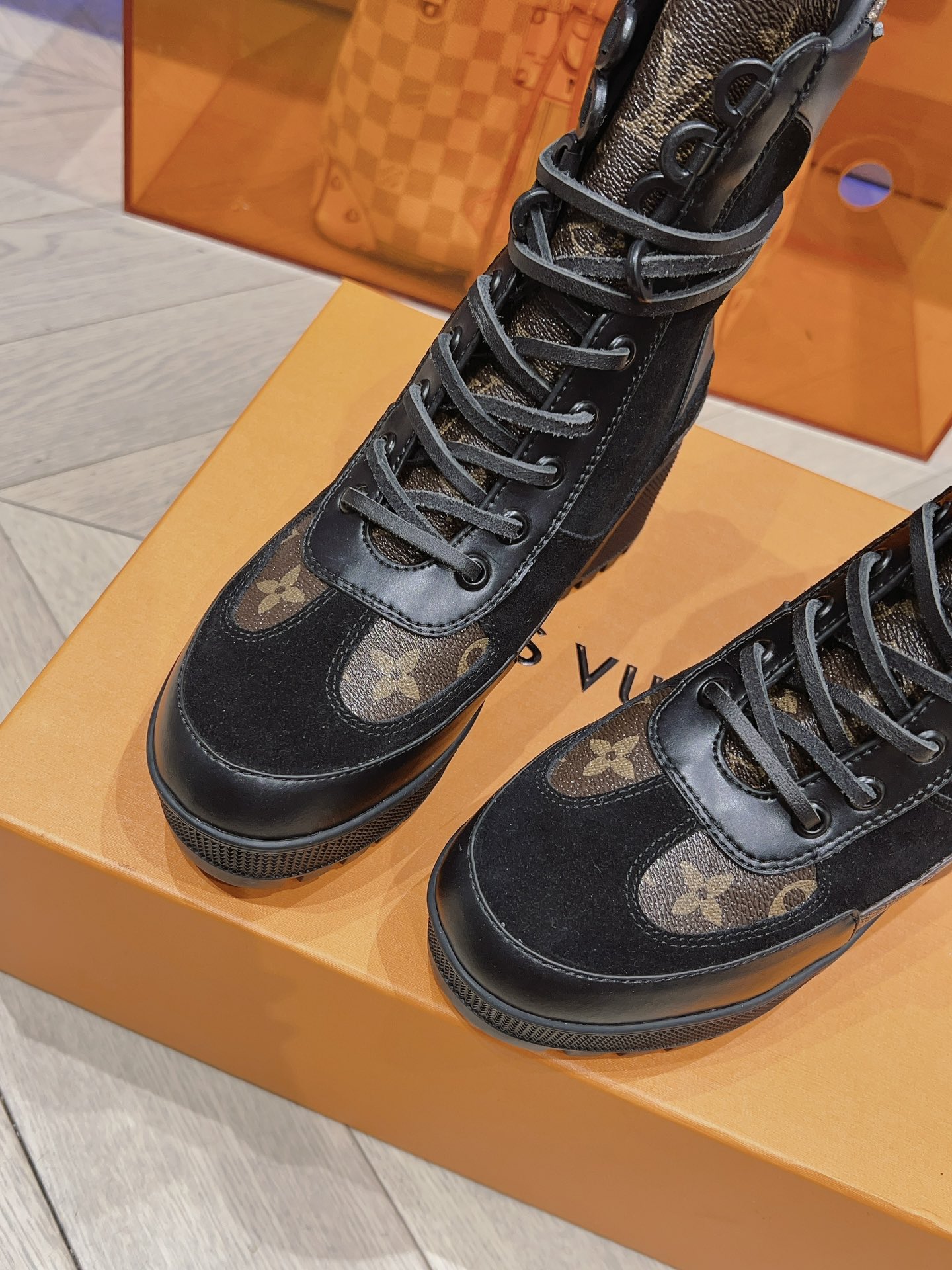 L designNew monogram chunky heel ankle boots with platform