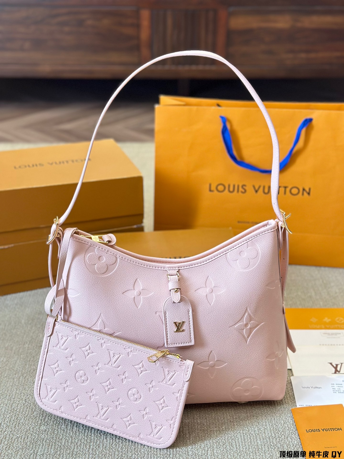 L design Classic Carryall handbag Cowhide made of