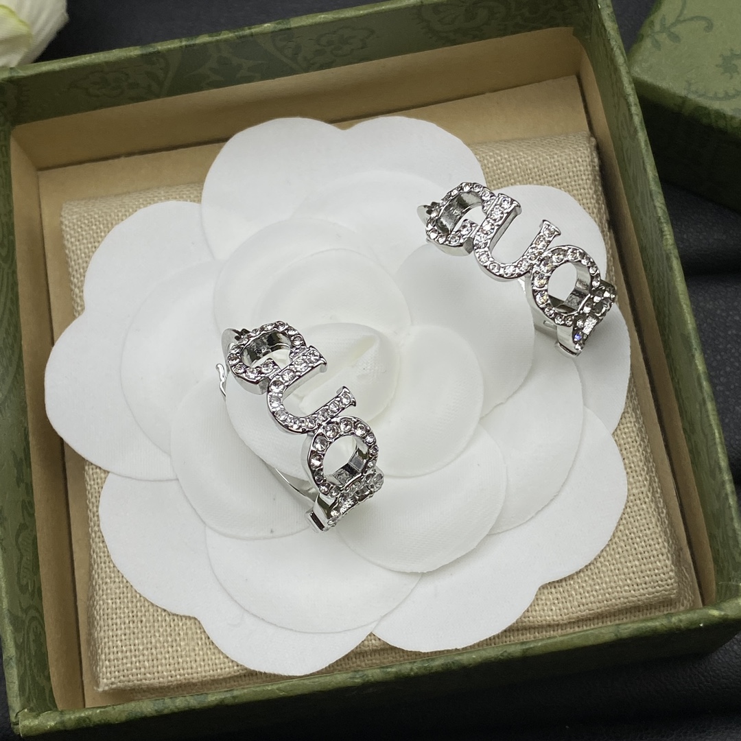 G design new earrings