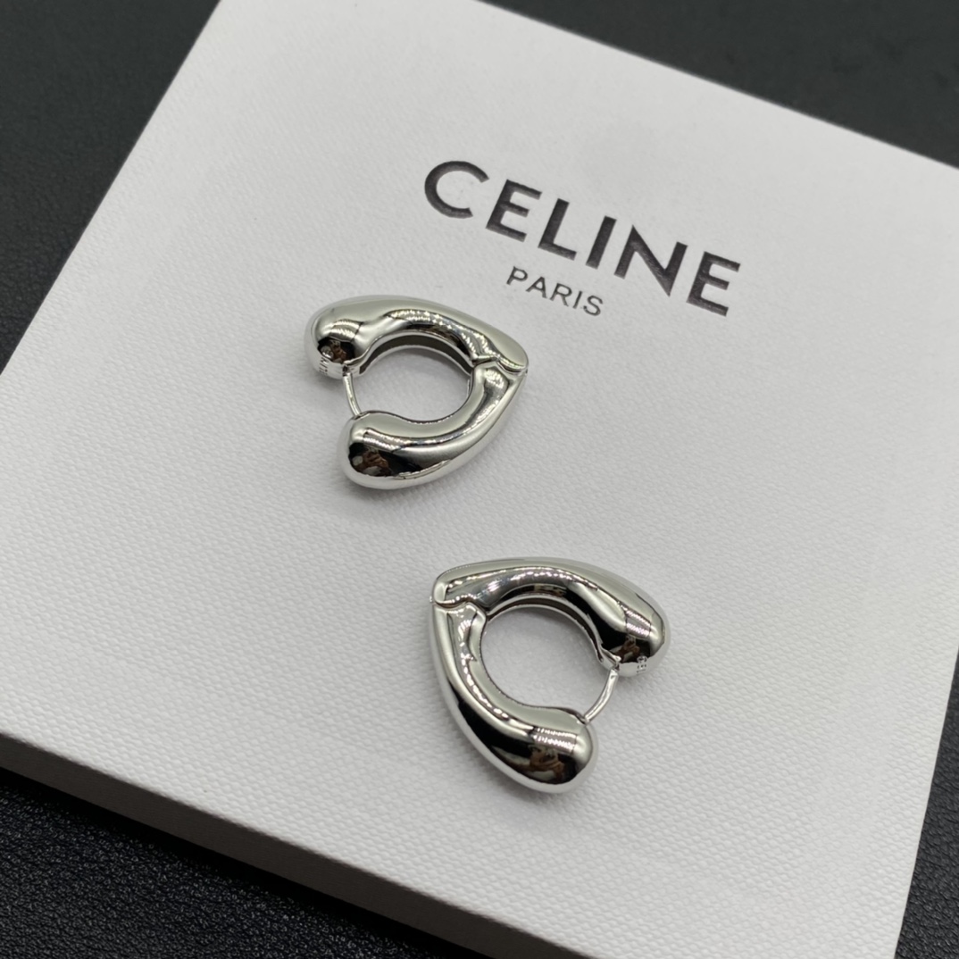 C logo  simple style earrings