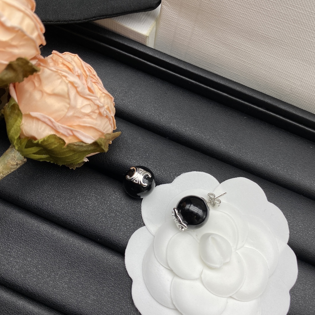 C logo  new earrings