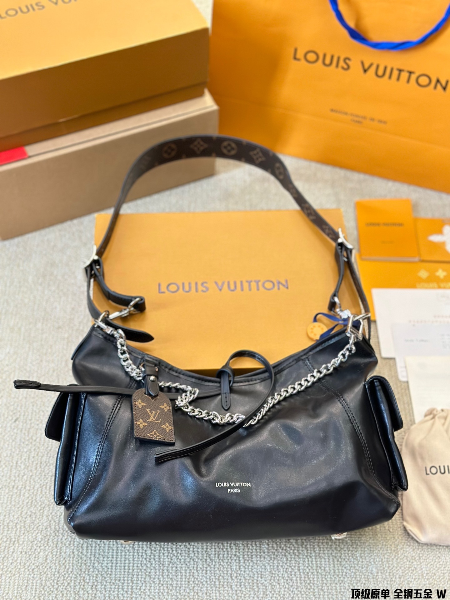 L design new CarrvAll Dark medium handbag