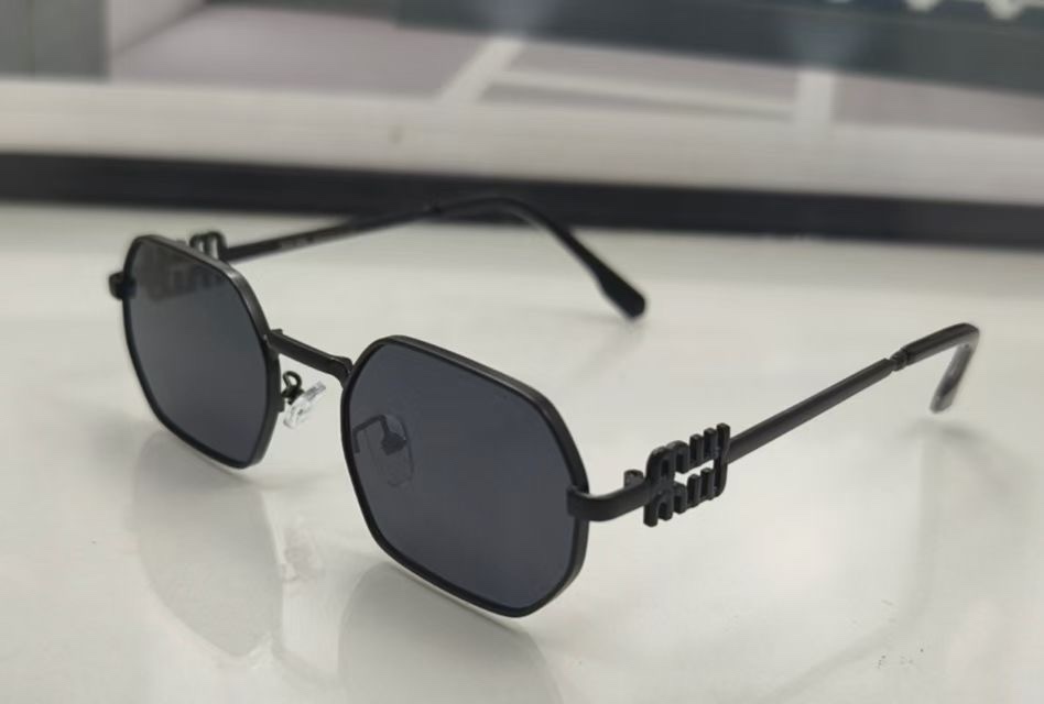 M design Fashion Sunglasses 17501