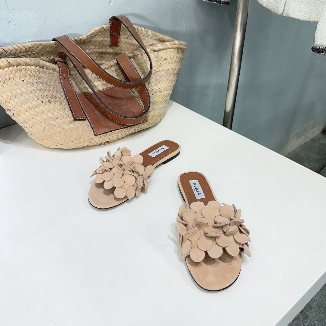 Alaia 2024 new round flower embellished flat sandals
