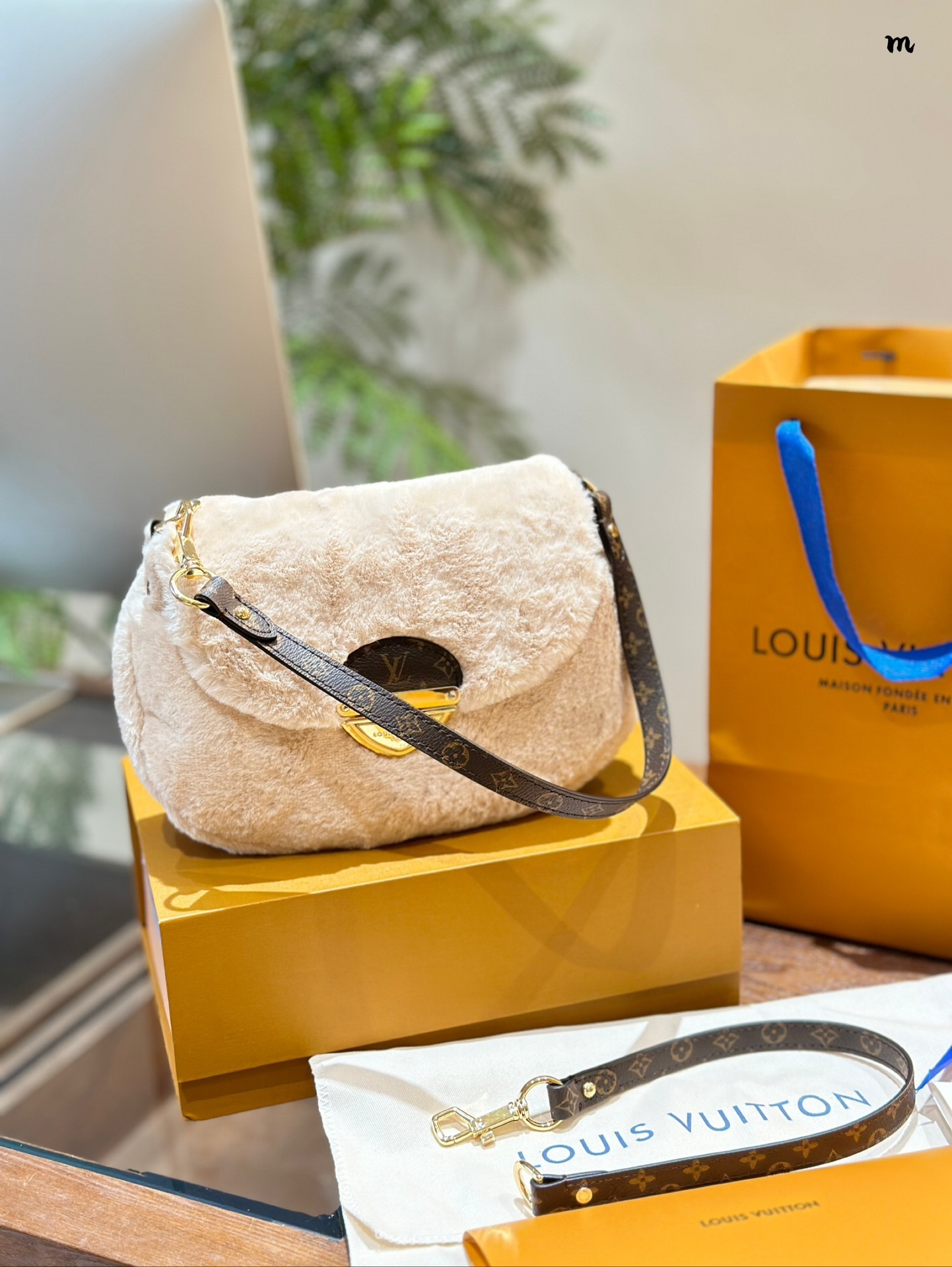 L design new ski series furry handbag