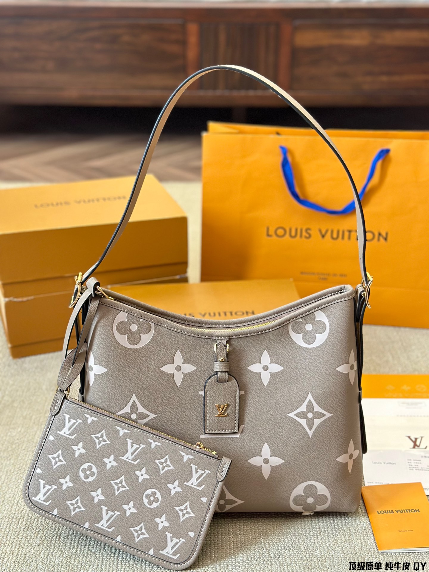 L design Classic Carryall handbag Cowhide made of