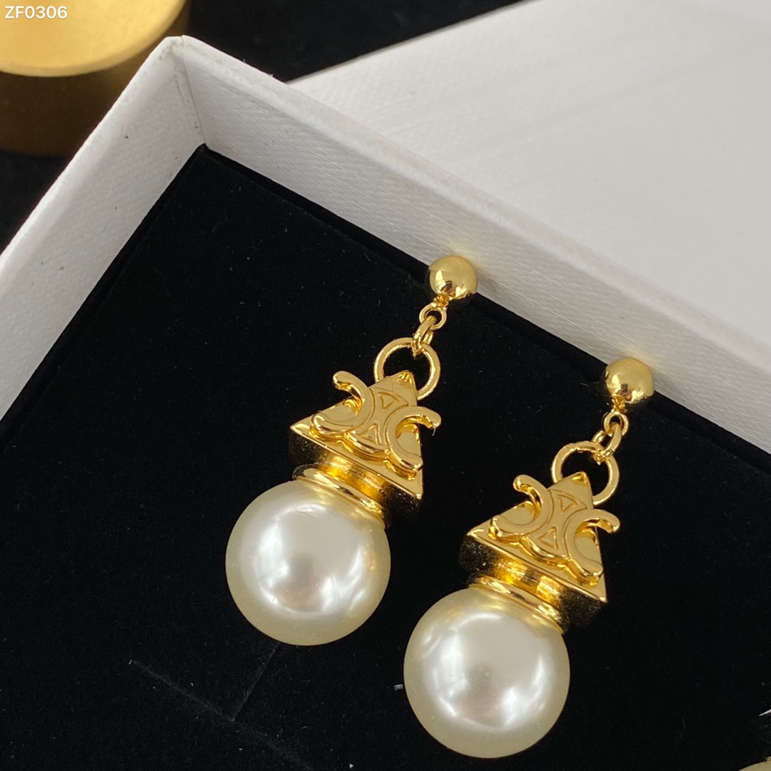 C logo  Stud Earrings