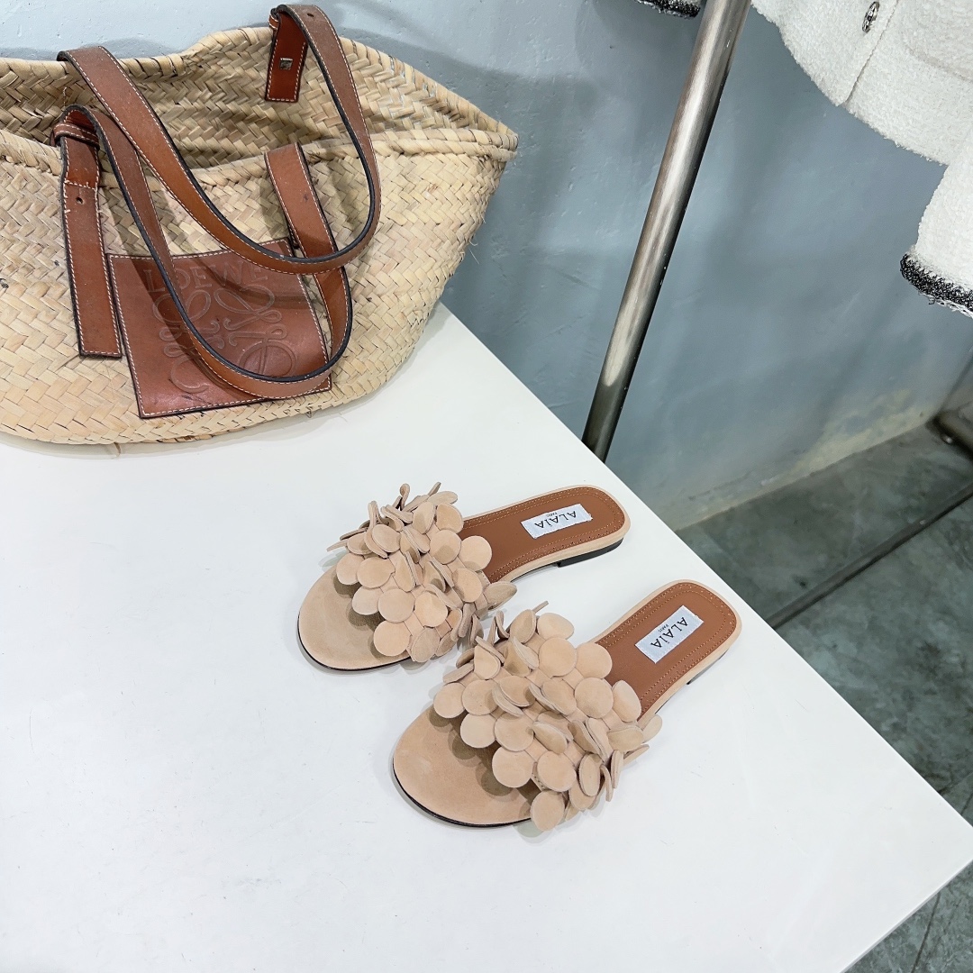 Alaia 2024 new round flower embellished flat sandals