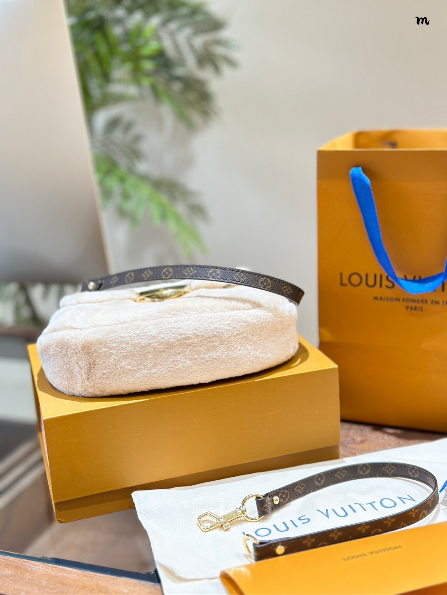 L design new ski series furry handbag