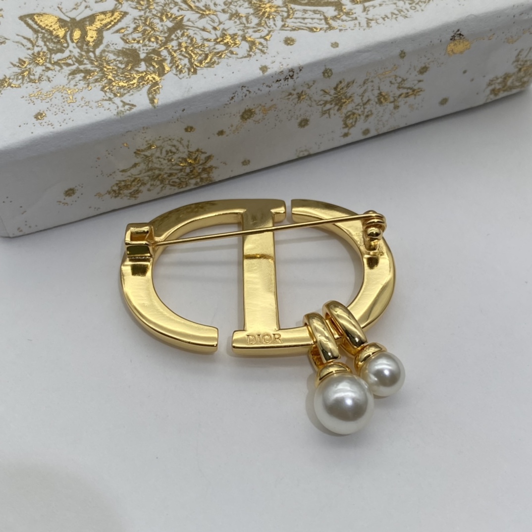 D designbrooch