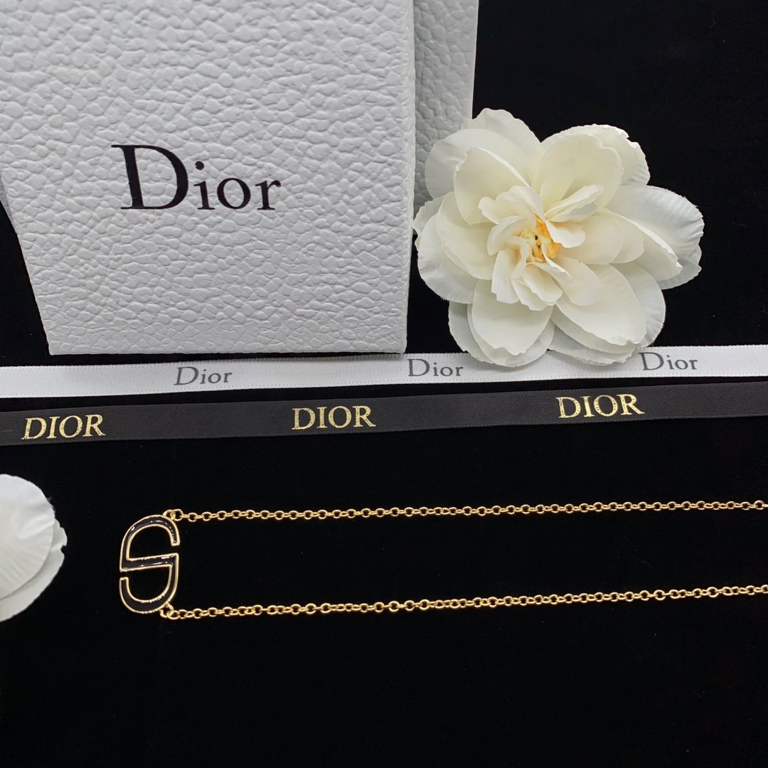 D designGold Necklace