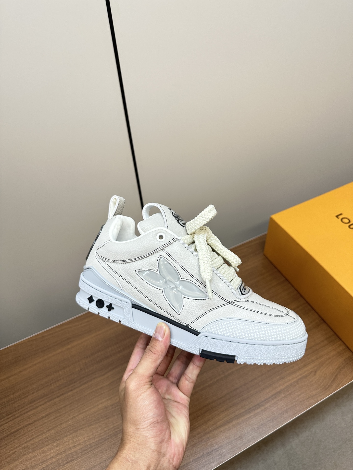 L designfour leaf clover sneakers