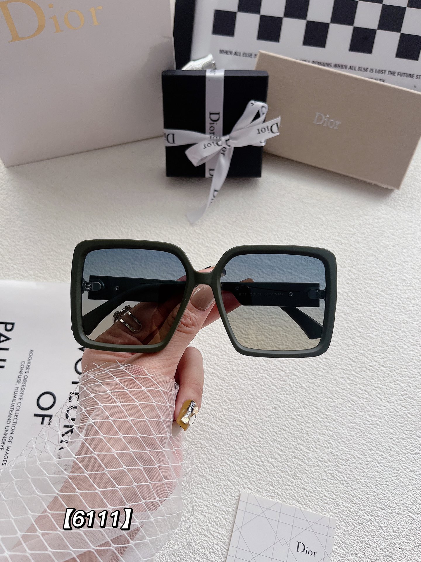 D logo fashion sunglasses