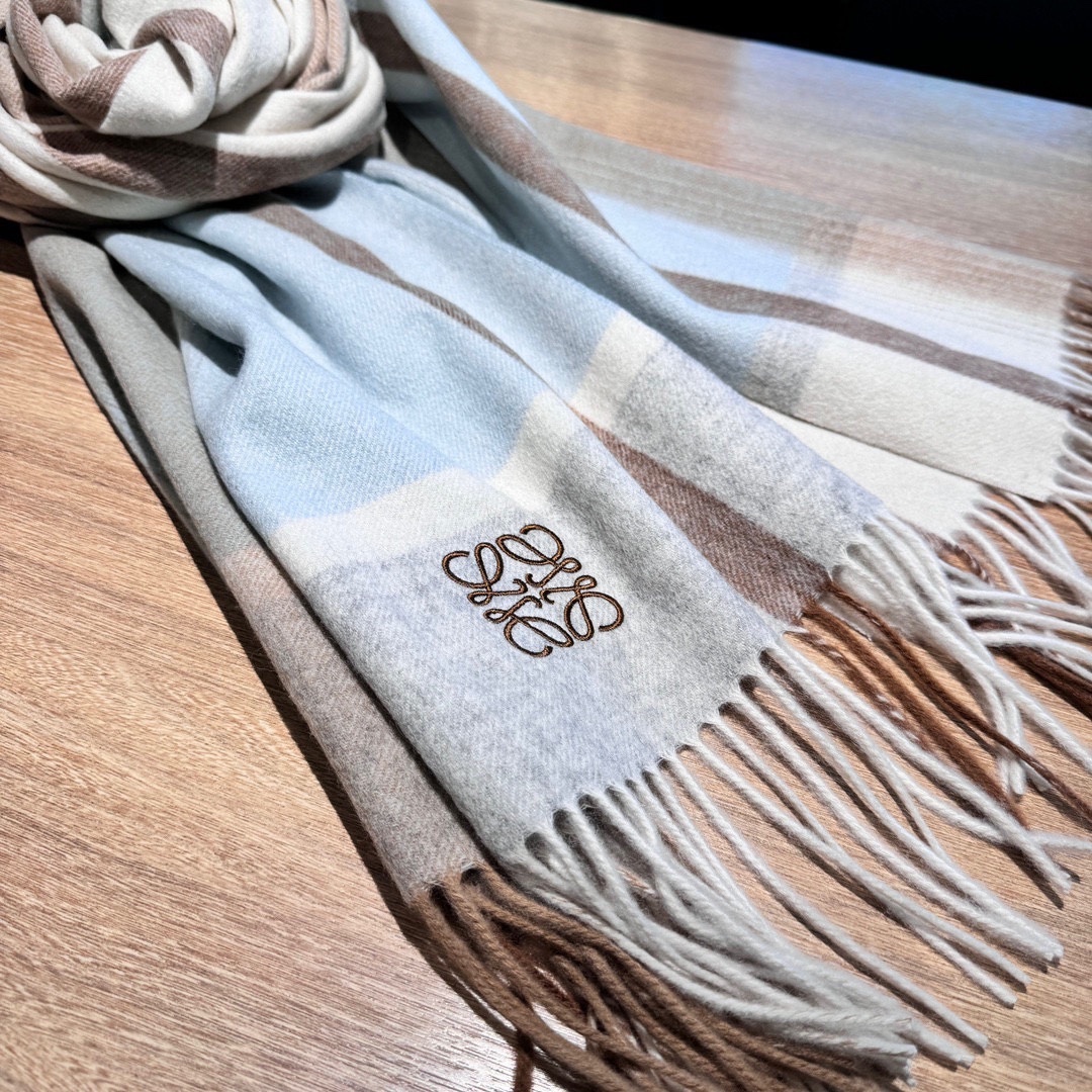 L Design 2024 Paris Fashion Show Double Face Cashmere Shawl