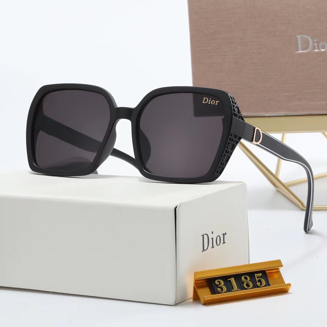 D logo fashion glasses