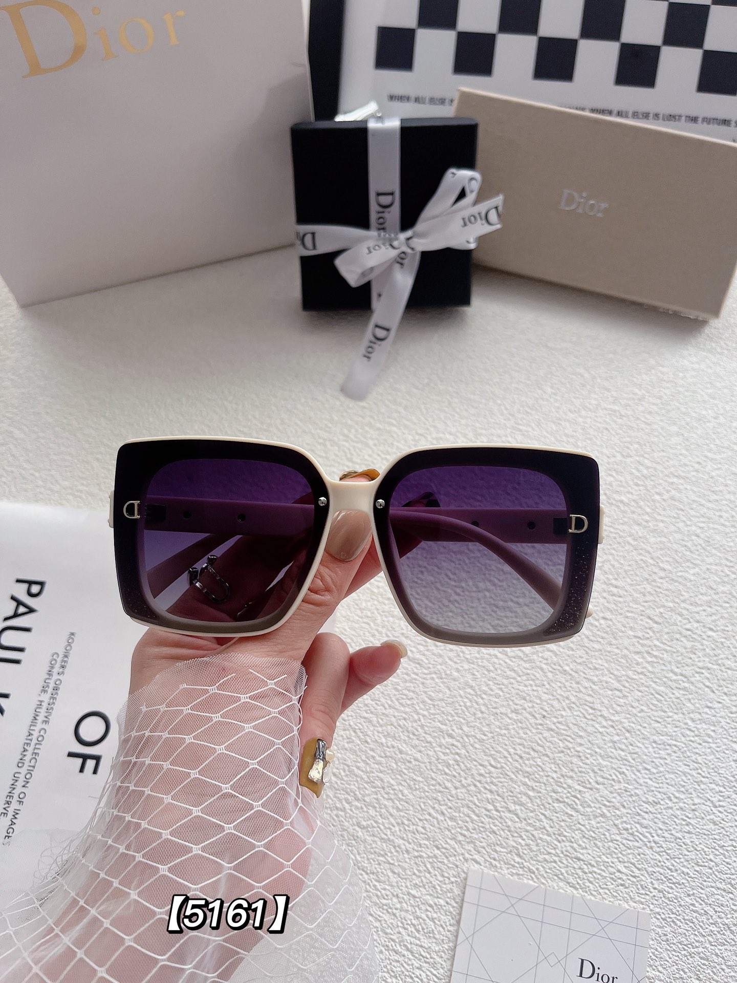 D logo New sunglasses