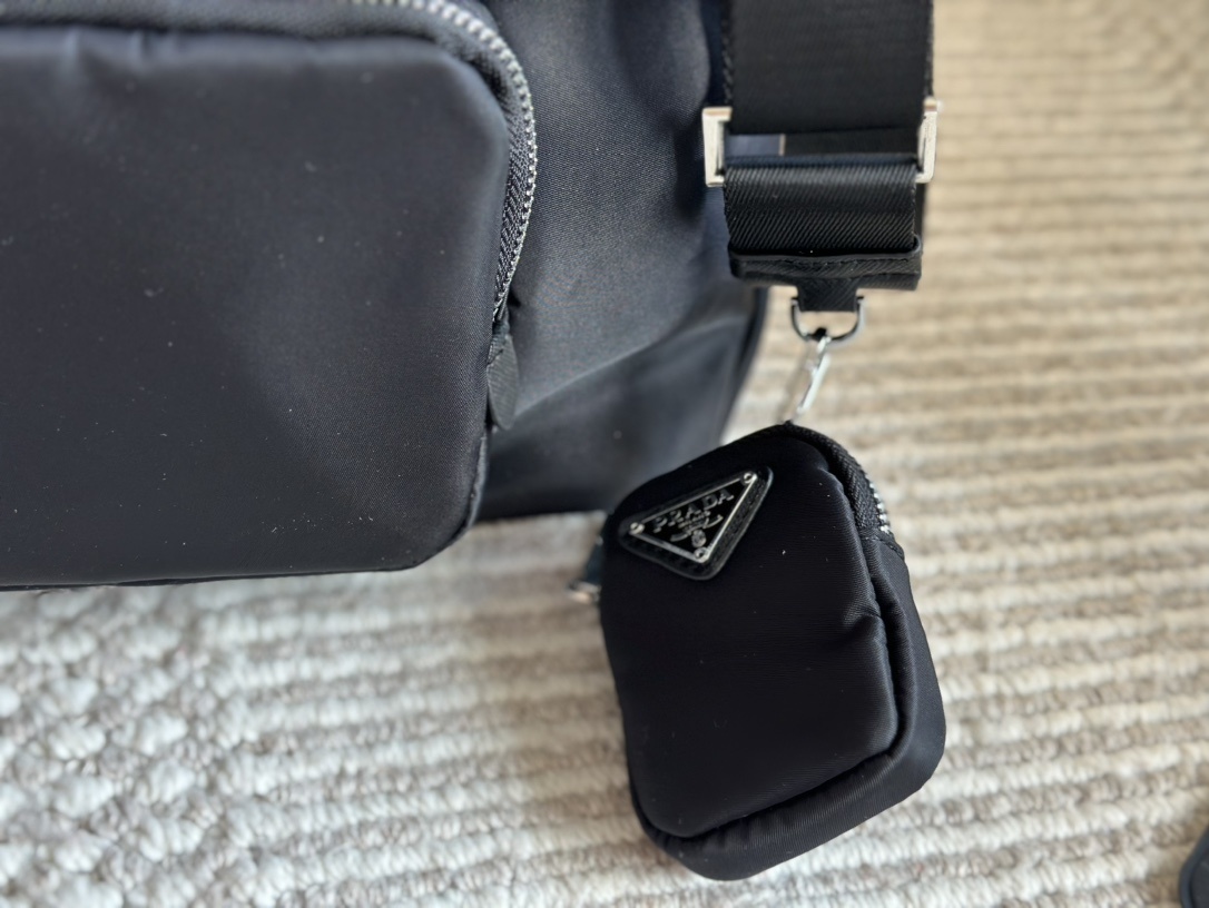 P design classic shopping bag