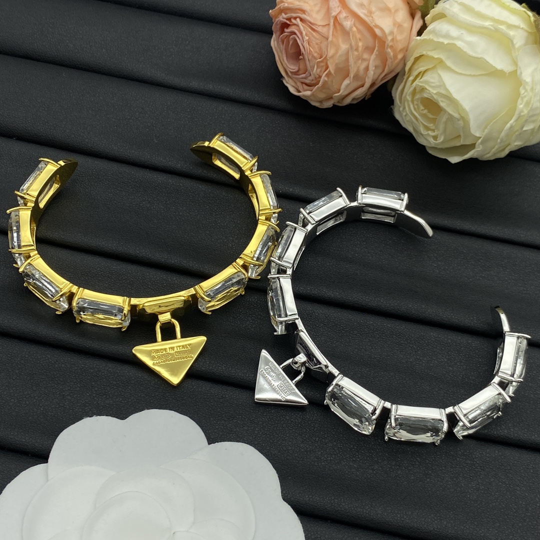 P design new metal bracelet